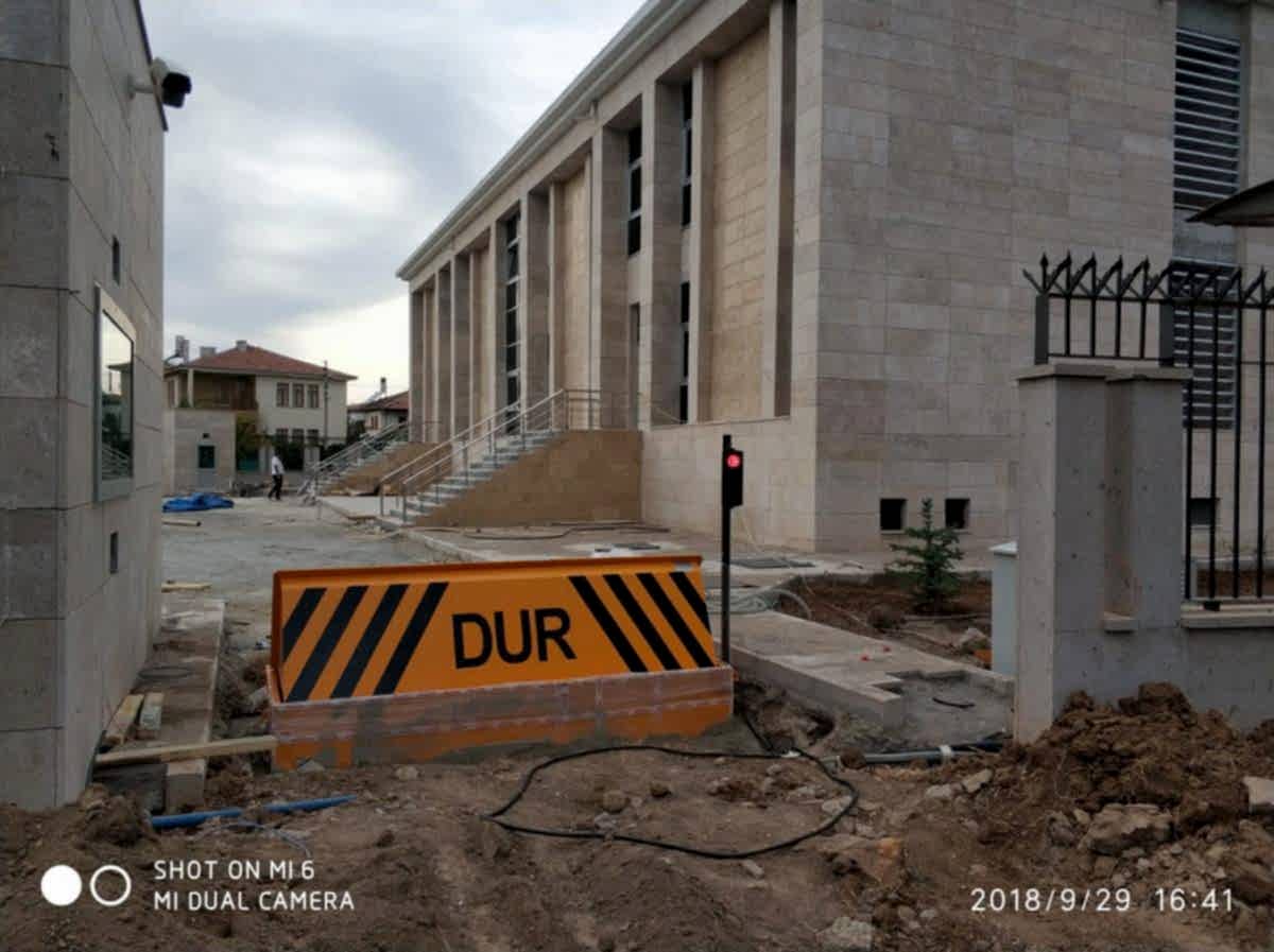 road-blocker-60